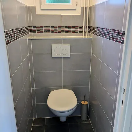 Comfy - 15 Min Away Проживание в семье *