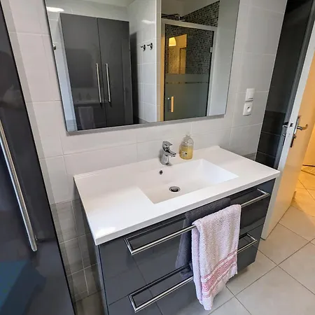 Проживание в семье Comfy - 15 Min Away