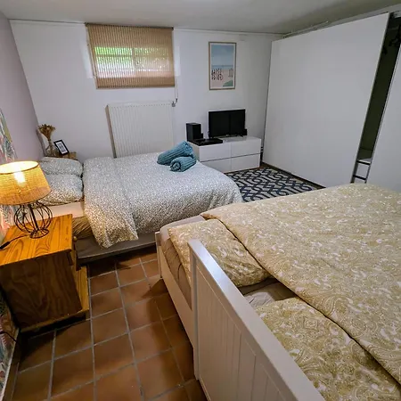Comfy - 15 Min Away Проживание в семье
